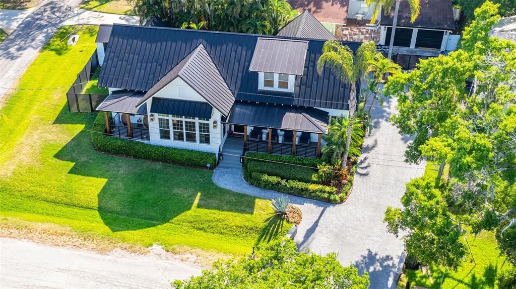 En Venta: $1,375,000 (5 camas, 3 baños, 2600 Pies cuadrados)
