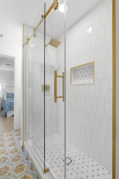 En Venta: $1,375,000 (5 camas, 3 baños, 2600 Pies cuadrados)