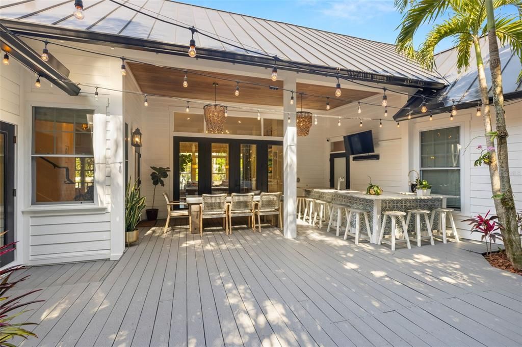 En Venta: $1,375,000 (5 camas, 3 baños, 2600 Pies cuadrados)