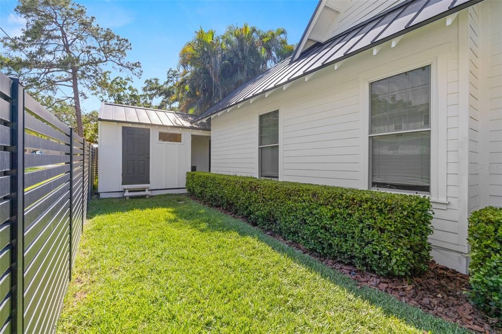 En Venta: $1,375,000 (5 camas, 3 baños, 2600 Pies cuadrados)