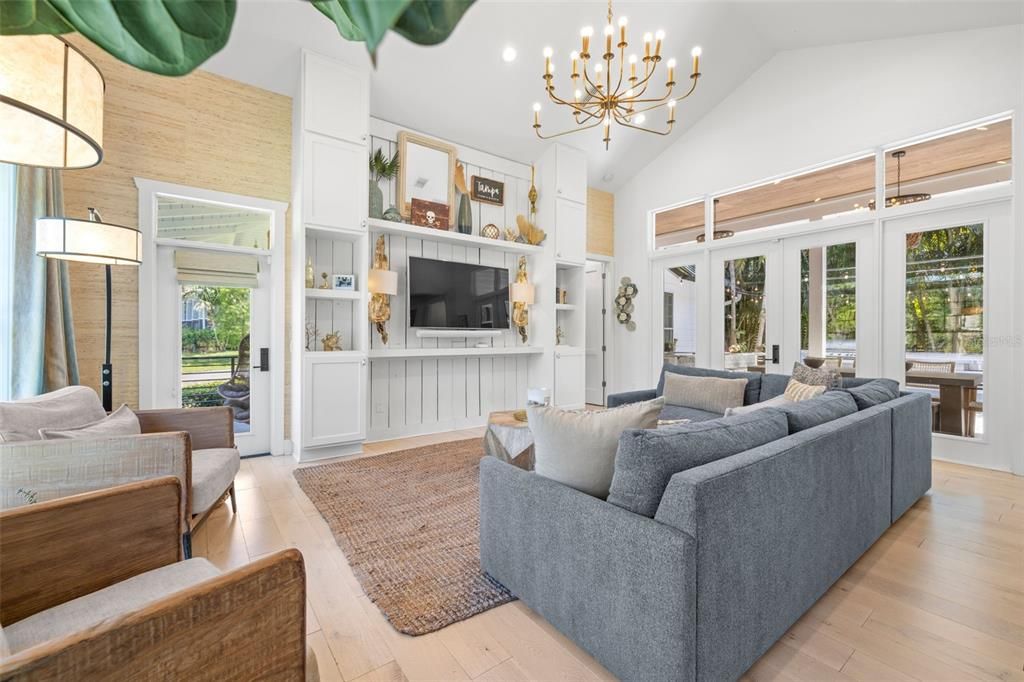 En Venta: $1,375,000 (5 camas, 3 baños, 2600 Pies cuadrados)