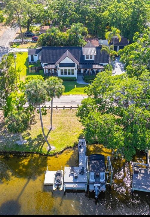 En Venta: $1,375,000 (5 camas, 3 baños, 2600 Pies cuadrados)