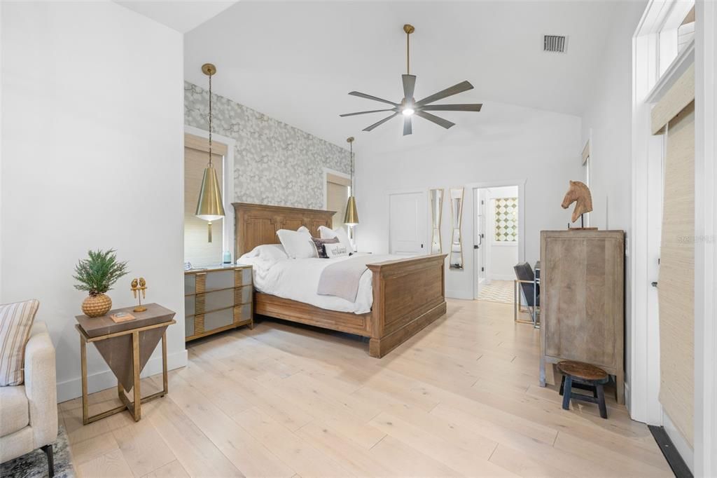 En Venta: $1,375,000 (5 camas, 3 baños, 2600 Pies cuadrados)