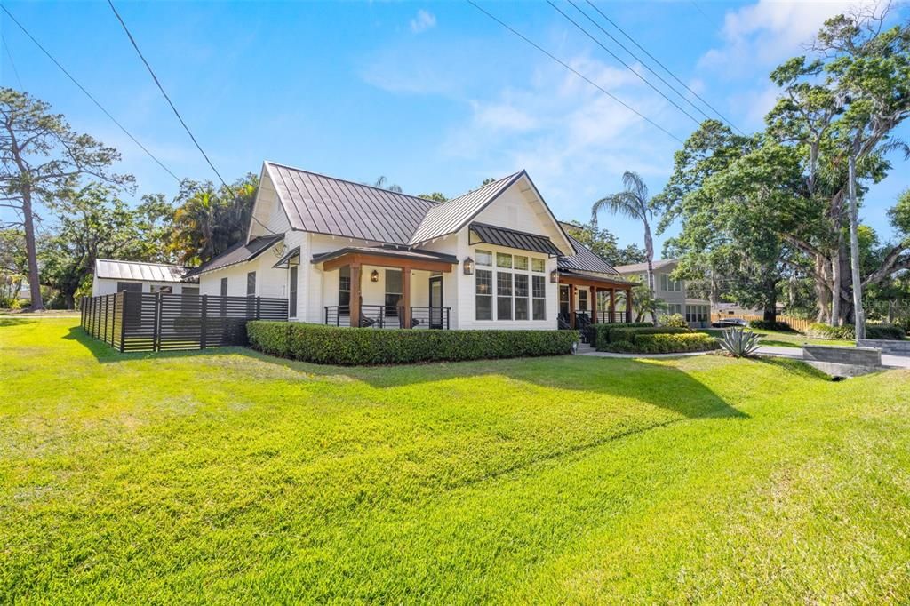 En Venta: $1,375,000 (5 camas, 3 baños, 2600 Pies cuadrados)