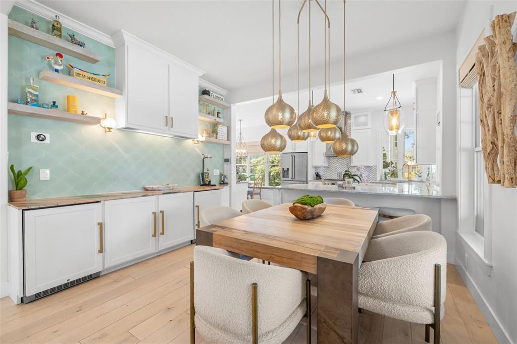 En Venta: $1,375,000 (5 camas, 3 baños, 2600 Pies cuadrados)