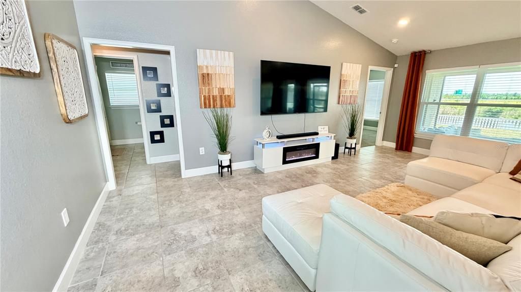 For Rent: $2,600 (4 beds, 2 baths, 2126 Square Feet)