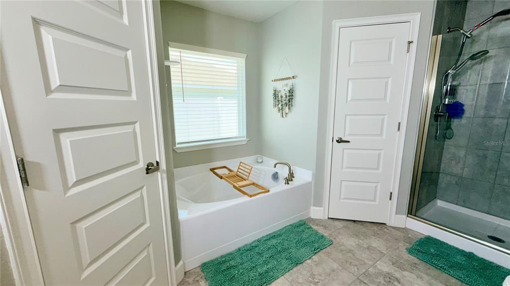 For Rent: $2,600 (4 beds, 2 baths, 2126 Square Feet)