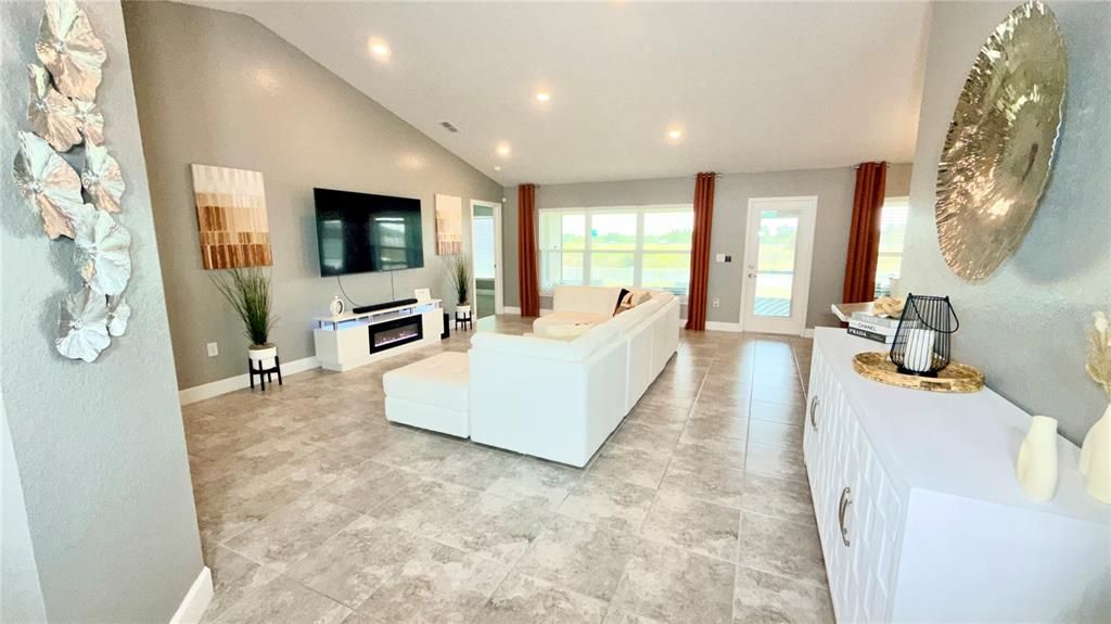 For Rent: $2,600 (4 beds, 2 baths, 2126 Square Feet)