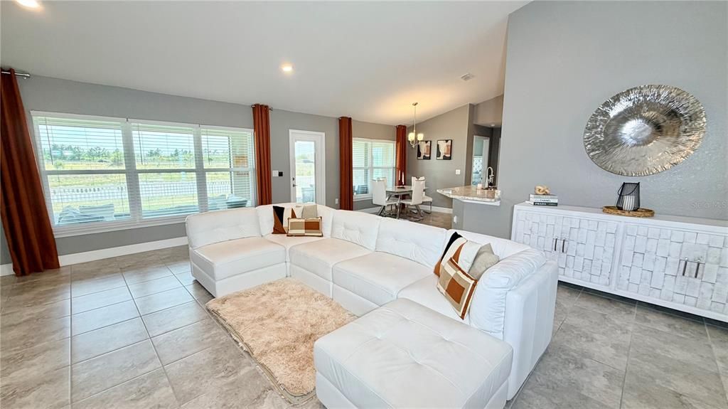 For Rent: $2,600 (4 beds, 2 baths, 2126 Square Feet)