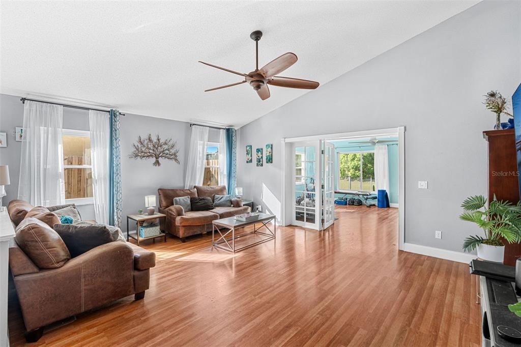 For Sale: $475,000 (4 beds, 2 baths, 2261 Square Feet)