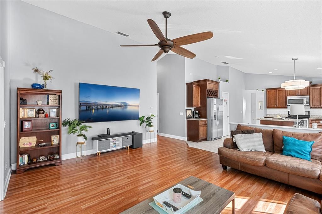 For Sale: $475,000 (4 beds, 2 baths, 2261 Square Feet)
