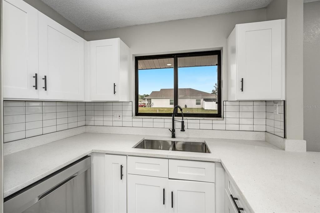 For Rent: $1,750 (2 beds, 1 baths, 904 Square Feet)