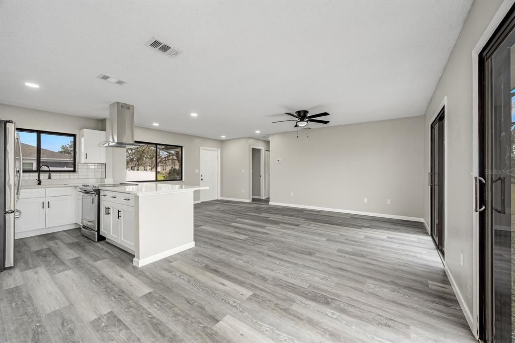 For Rent: $1,750 (2 beds, 1 baths, 904 Square Feet)