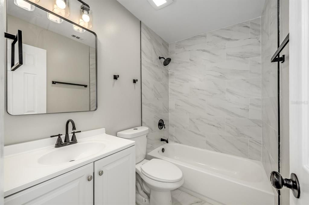 For Rent: $1,750 (2 beds, 1 baths, 904 Square Feet)