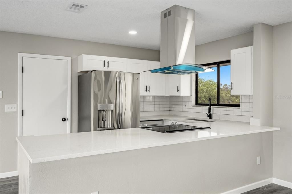 For Rent: $1,750 (2 beds, 1 baths, 904 Square Feet)