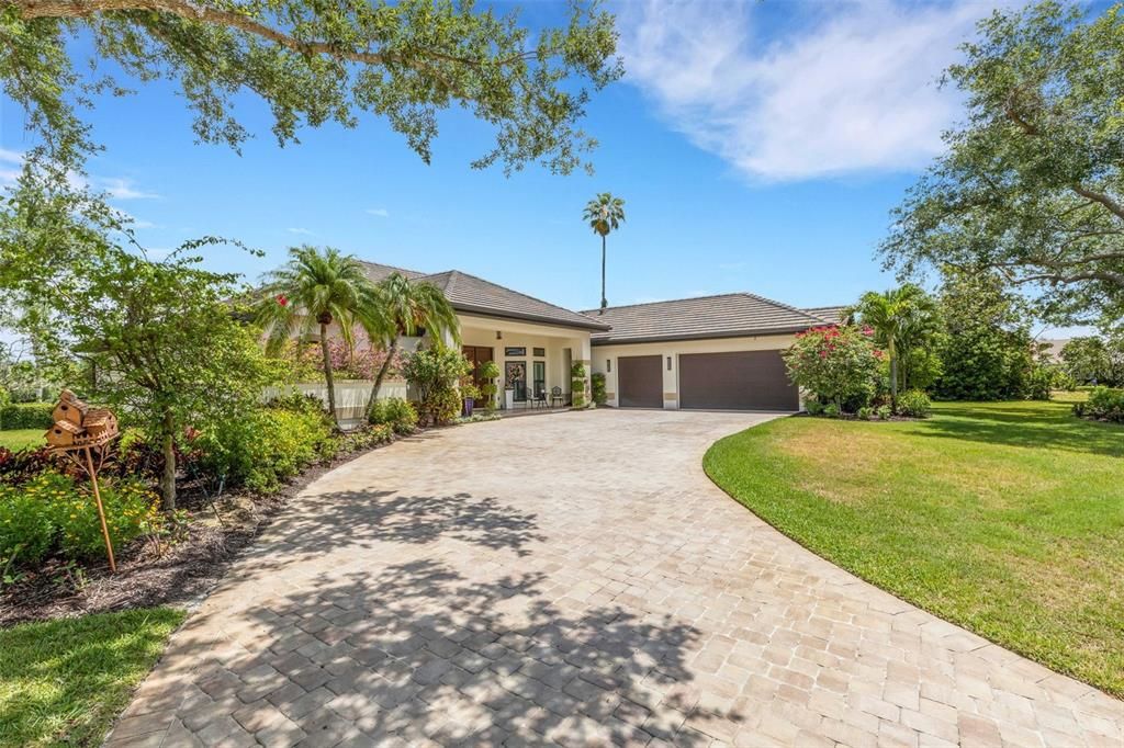 For Sale: $2,100,000 (4 beds, 3 baths, 3686 Square Feet)