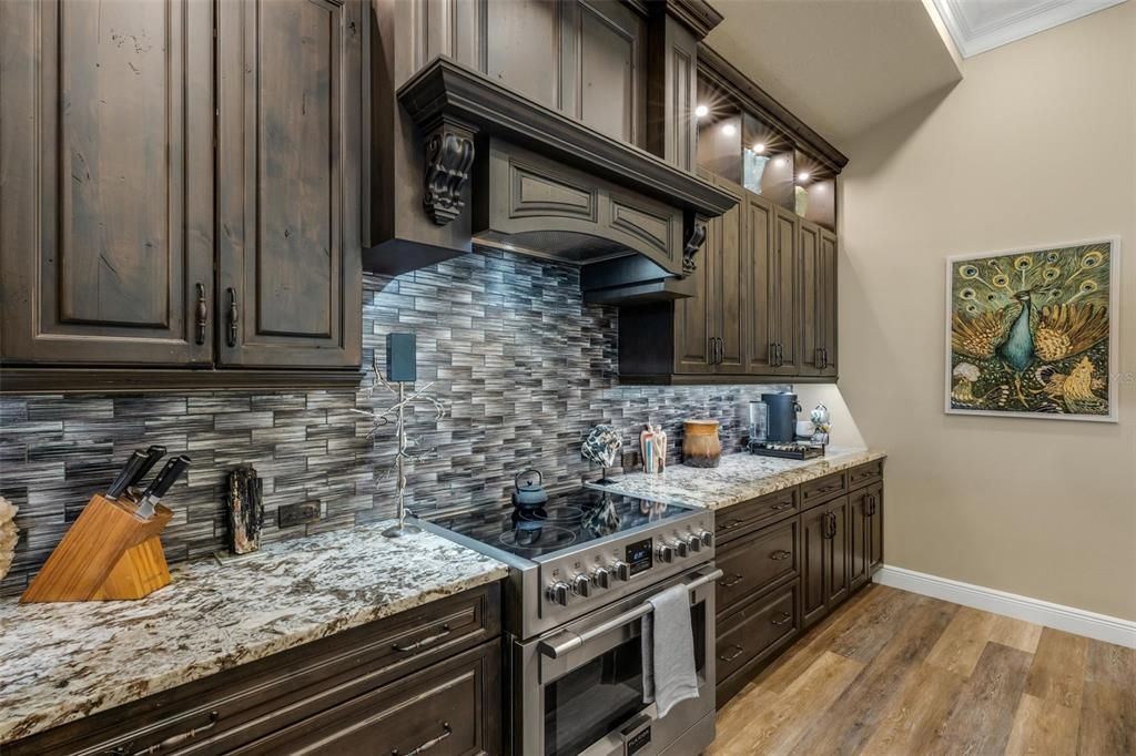 For Sale: $2,100,000 (4 beds, 3 baths, 3686 Square Feet)