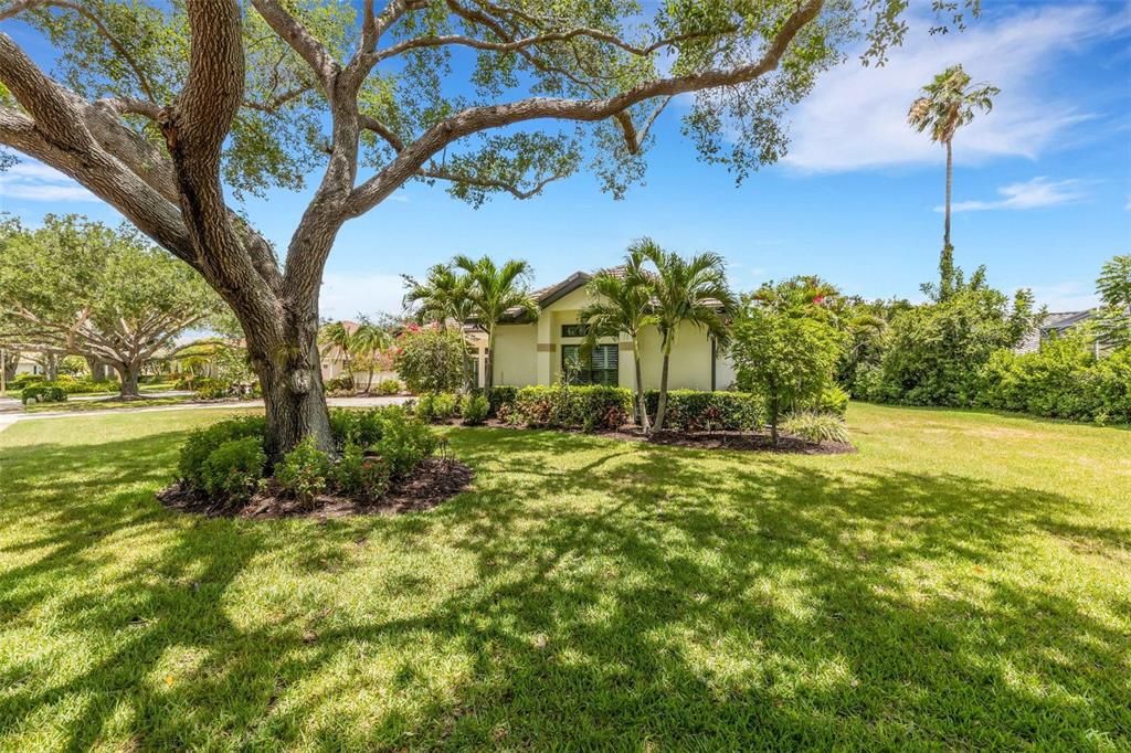 For Sale: $2,100,000 (4 beds, 3 baths, 3686 Square Feet)