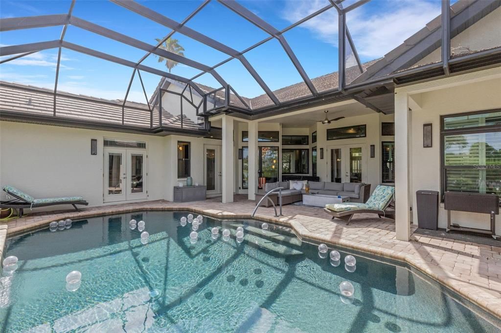 For Sale: $2,100,000 (4 beds, 3 baths, 3686 Square Feet)