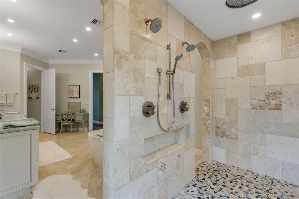 For Sale: $2,100,000 (4 beds, 3 baths, 3686 Square Feet)