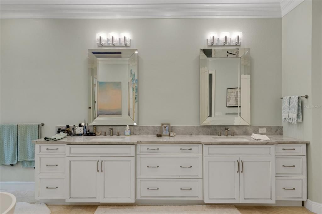 For Sale: $2,100,000 (4 beds, 3 baths, 3686 Square Feet)