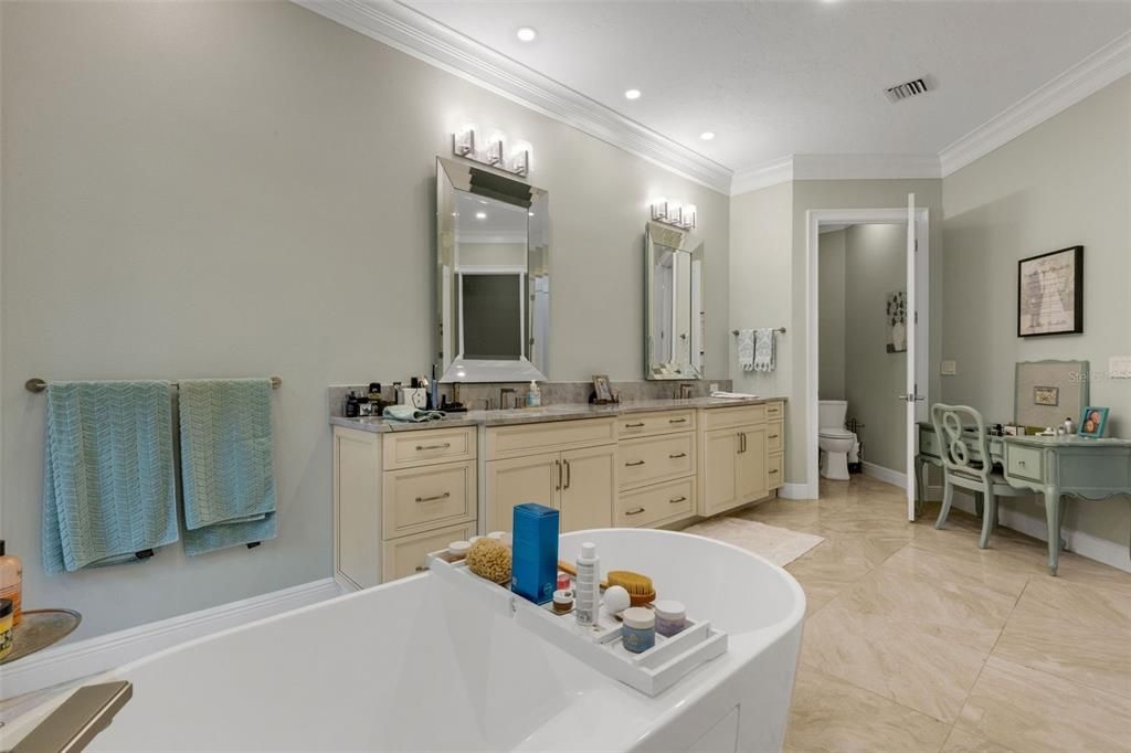 For Sale: $2,100,000 (4 beds, 3 baths, 3686 Square Feet)