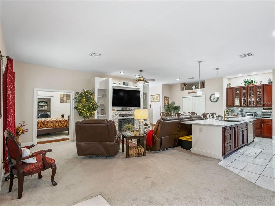 Activo con contrato: $494,900 (4 camas, 3 baños, 2930 Pies cuadrados)