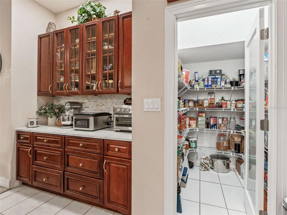 Activo con contrato: $494,900 (4 camas, 3 baños, 2930 Pies cuadrados)