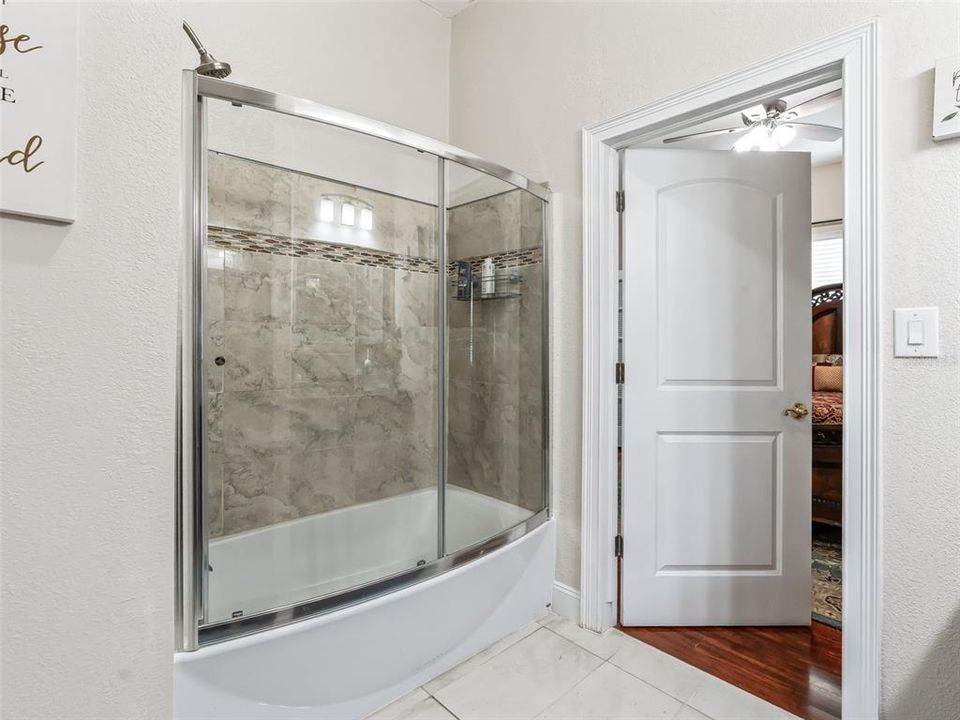 Activo con contrato: $494,900 (4 camas, 3 baños, 2930 Pies cuadrados)