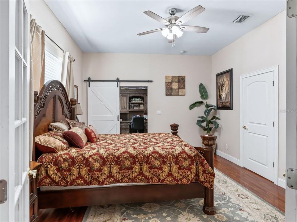 Activo con contrato: $494,900 (4 camas, 3 baños, 2930 Pies cuadrados)