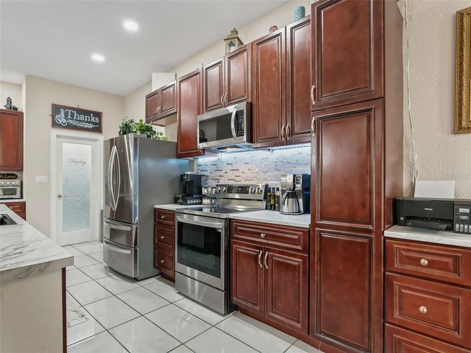 Activo con contrato: $494,900 (4 camas, 3 baños, 2930 Pies cuadrados)
