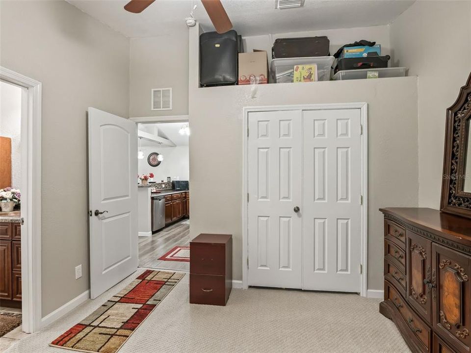 Activo con contrato: $494,900 (4 camas, 3 baños, 2930 Pies cuadrados)