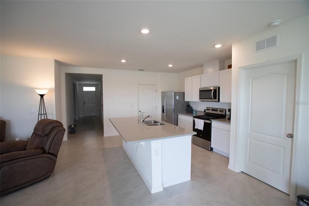 For Sale: $335,000 (3 beds, 2 baths, 1672 Square Feet)