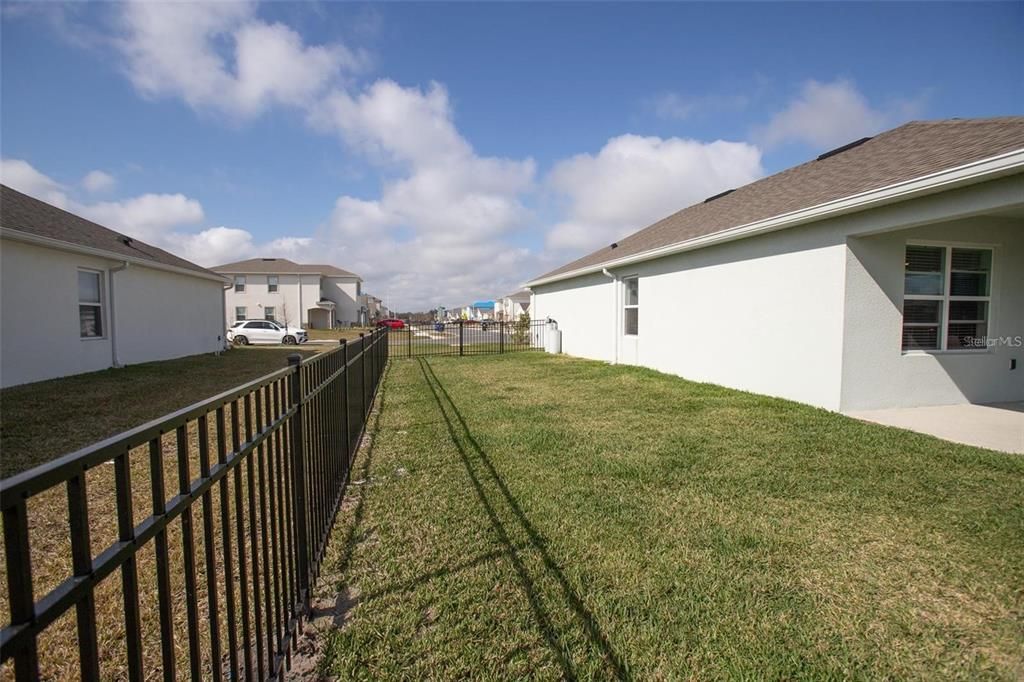 For Sale: $335,000 (3 beds, 2 baths, 1672 Square Feet)