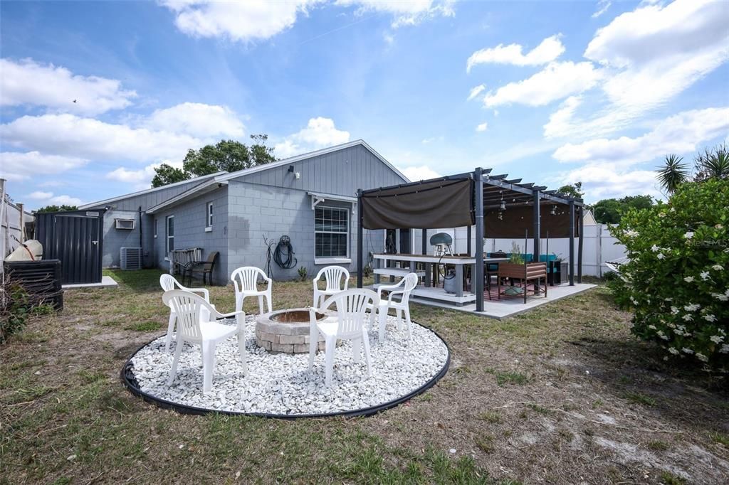 Activo con contrato: $347,946 (3 camas, 2 baños, 1180 Pies cuadrados)