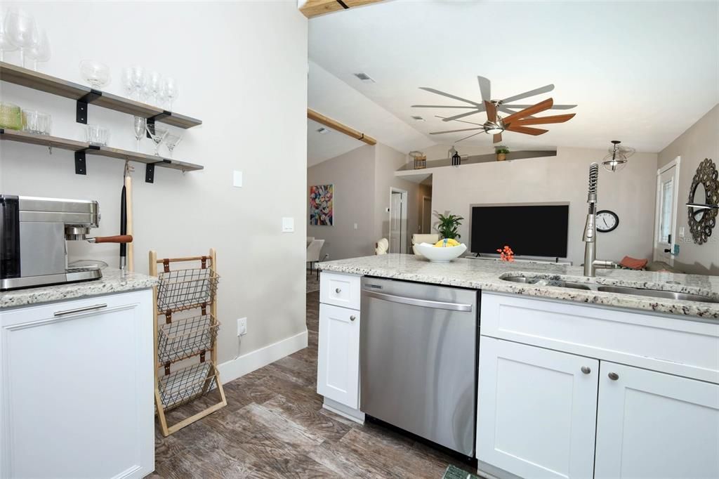 Activo con contrato: $347,946 (3 camas, 2 baños, 1180 Pies cuadrados)
