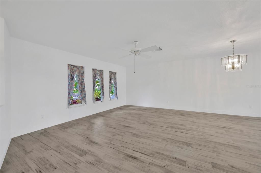 En Venta: $634,900 (3 camas, 2 baños, 2006 Pies cuadrados)