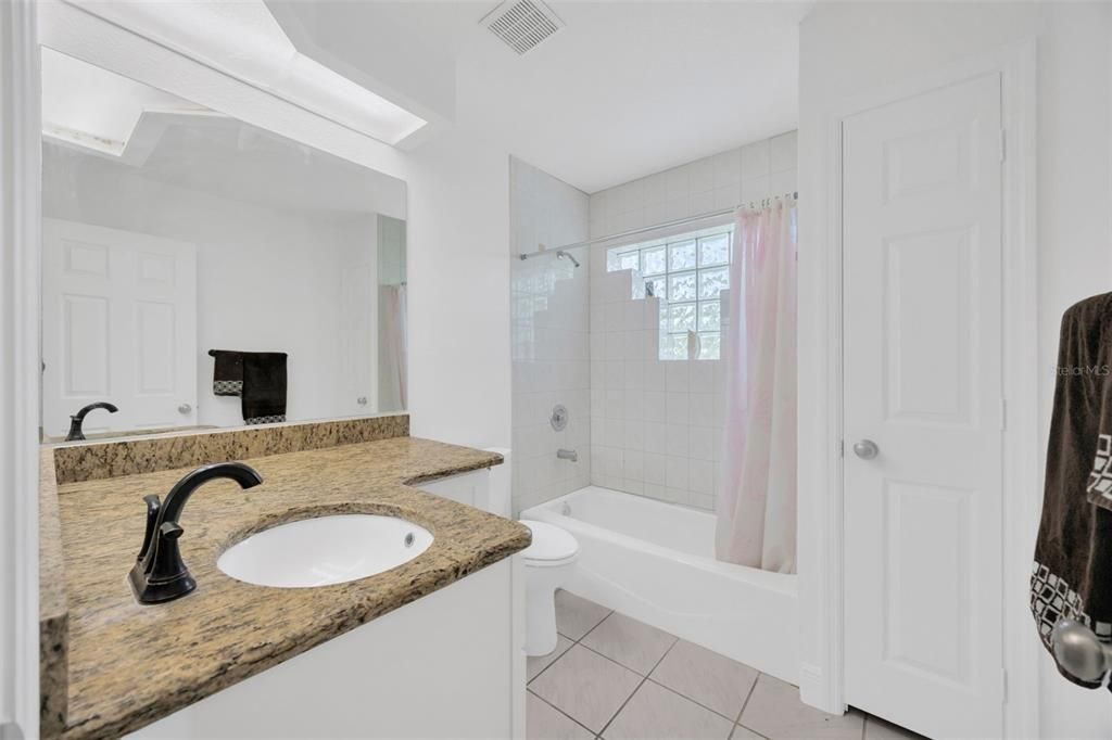 En Venta: $634,900 (3 camas, 2 baños, 2006 Pies cuadrados)