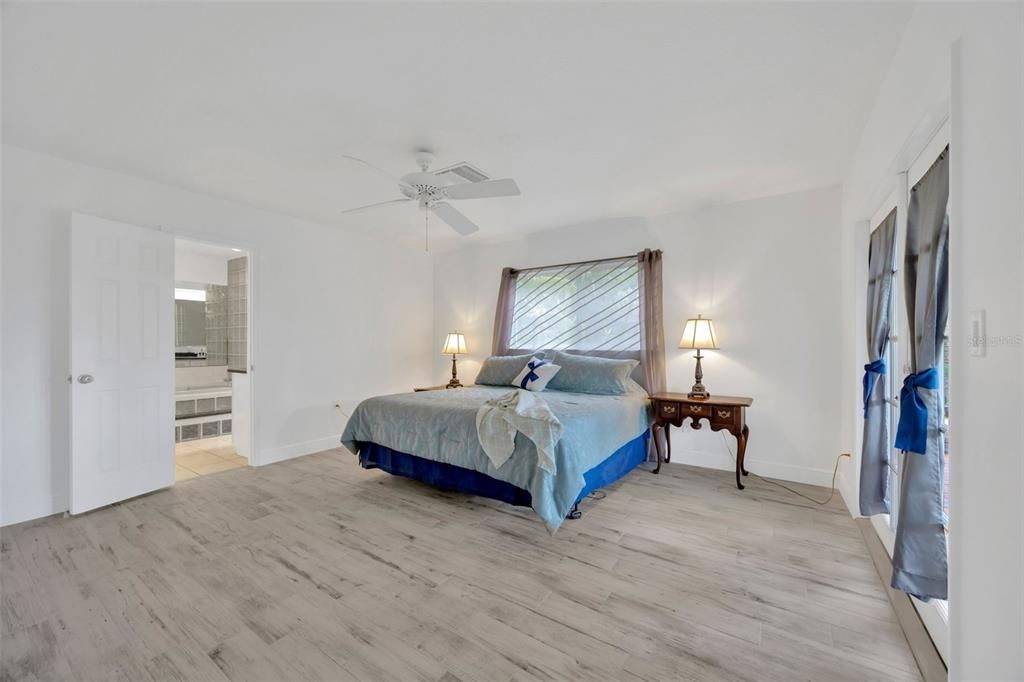 En Venta: $634,900 (3 camas, 2 baños, 2006 Pies cuadrados)