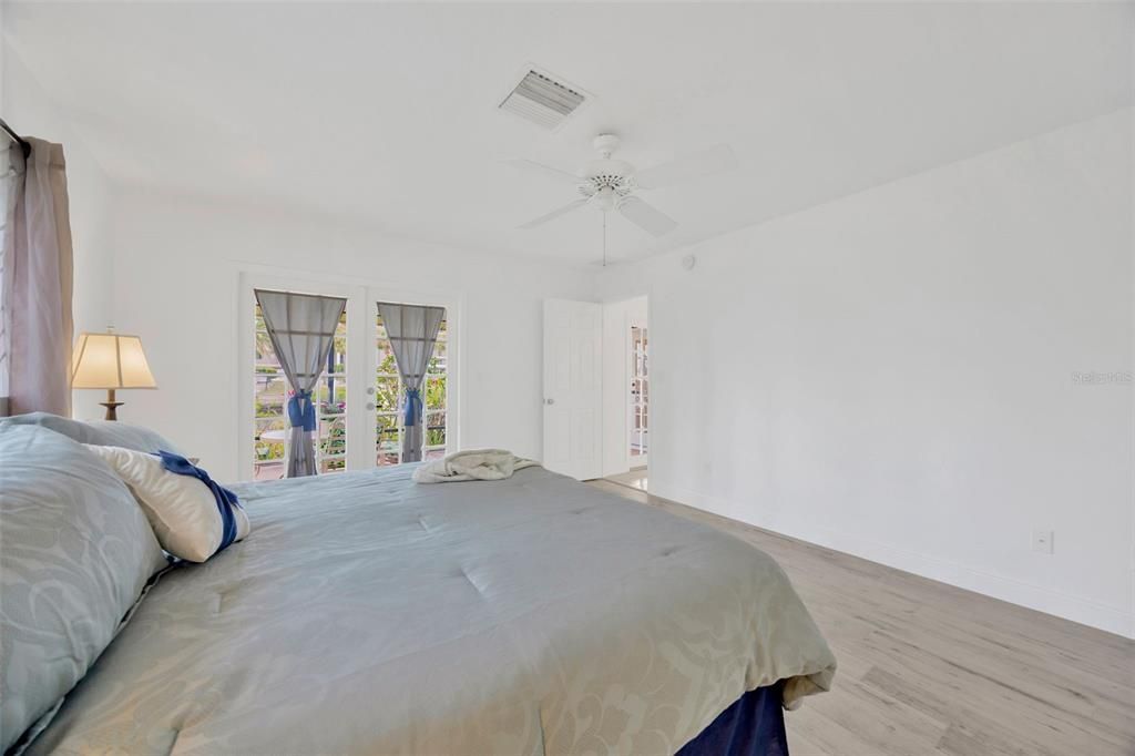 En Venta: $634,900 (3 camas, 2 baños, 2006 Pies cuadrados)