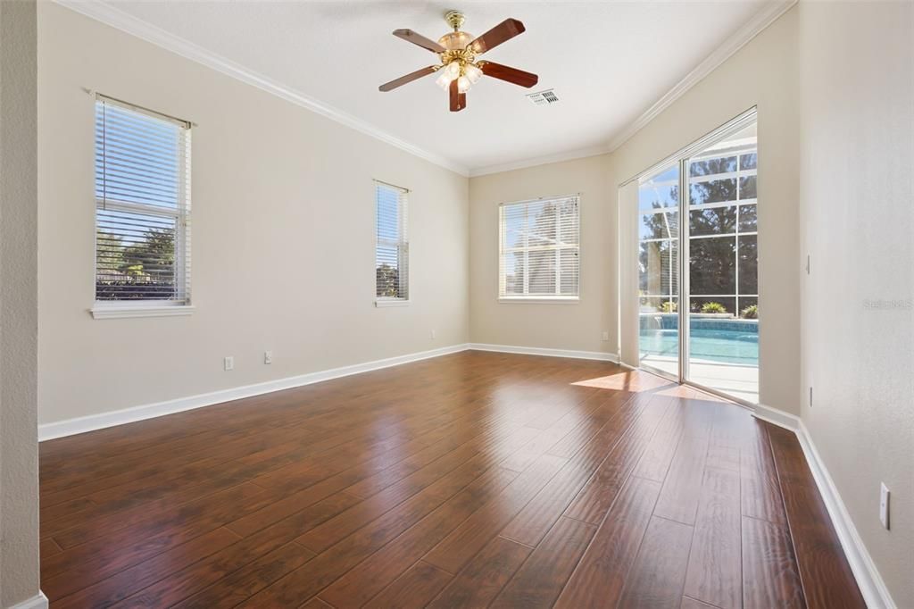 Activo con contrato: $900,000 (5 camas, 4 baños, 3674 Pies cuadrados)