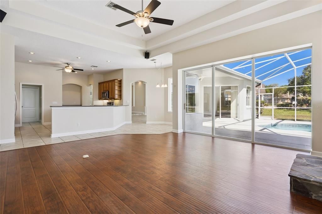 Activo con contrato: $900,000 (5 camas, 4 baños, 3674 Pies cuadrados)