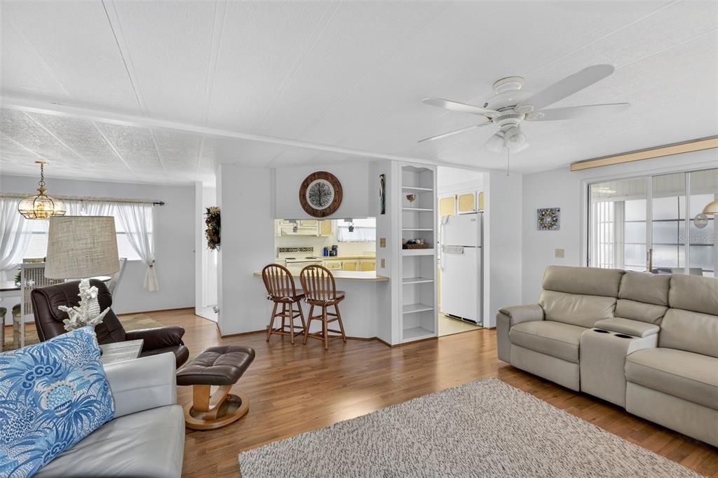 For Sale: $129,500 (2 beds, 2 baths, 1175 Square Feet)