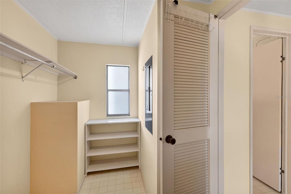 For Sale: $129,500 (2 beds, 2 baths, 1175 Square Feet)