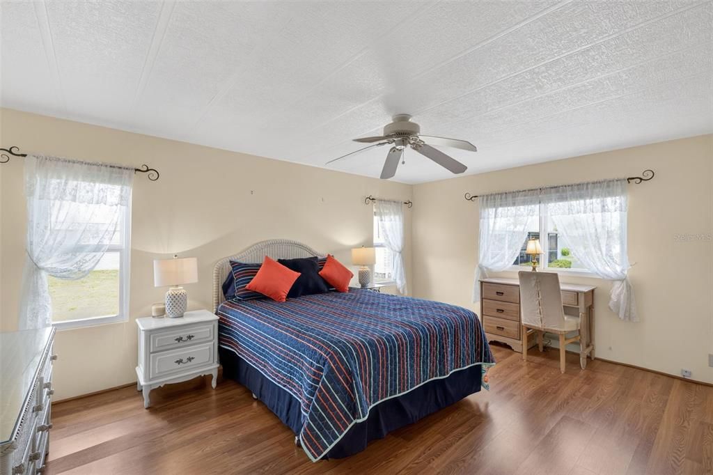 For Sale: $129,500 (2 beds, 2 baths, 1175 Square Feet)