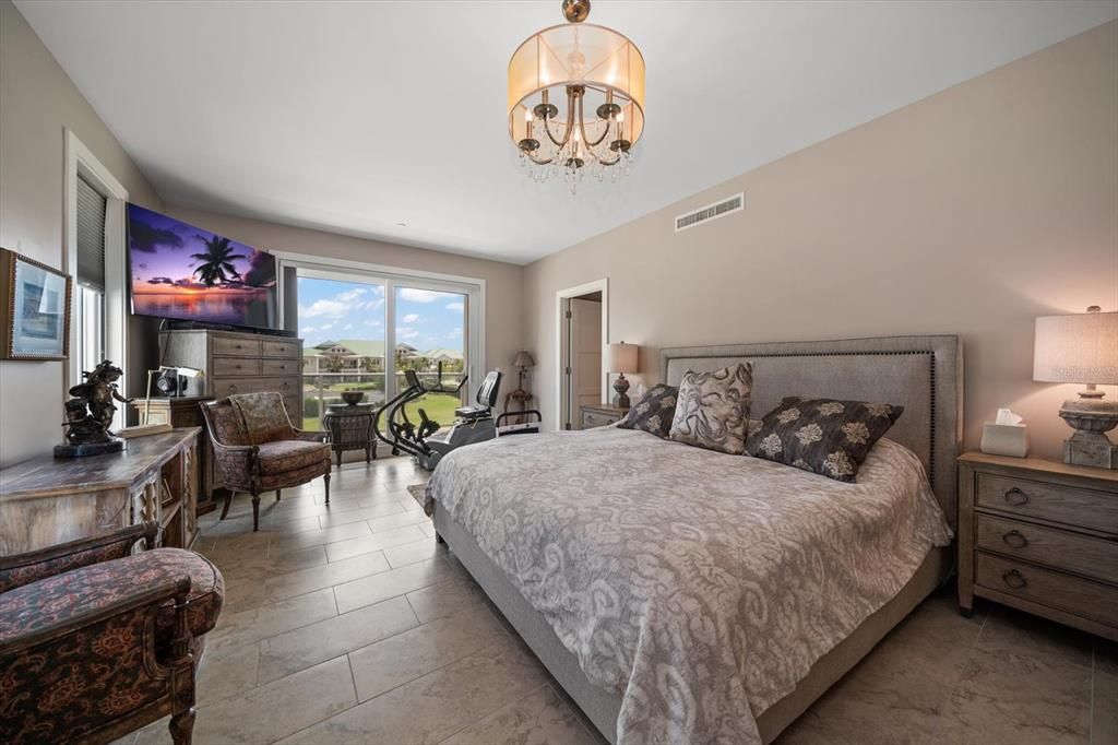 For Sale: $1,999,999 (3 beds, 2 baths, 2348 Square Feet)
