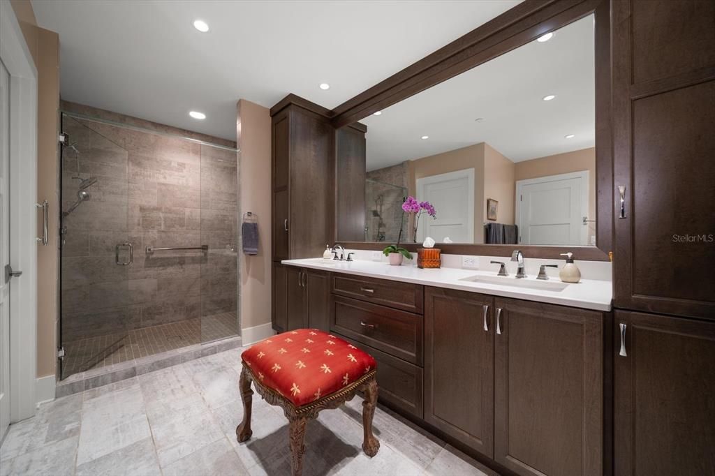 For Sale: $1,999,999 (3 beds, 2 baths, 2348 Square Feet)