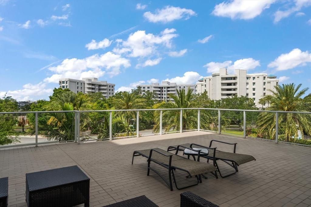 For Sale: $1,999,999 (3 beds, 2 baths, 2348 Square Feet)