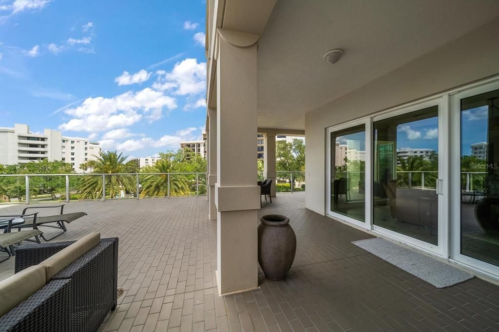 For Sale: $1,999,999 (3 beds, 2 baths, 2348 Square Feet)
