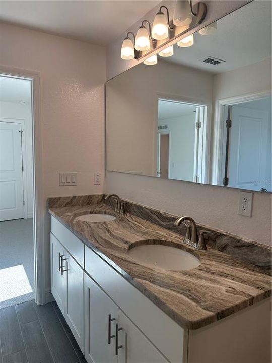 For Rent: $4,500 (5 beds, 4 baths, 3050 Square Feet)